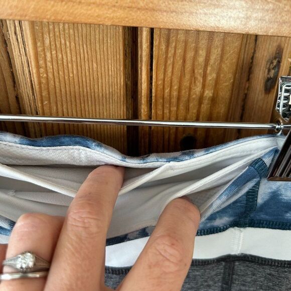 Lululemon Womens Size 4 Gray White Blue Cropped Leggings Athletic‎ Pants Sporty - Picture 3 of 6